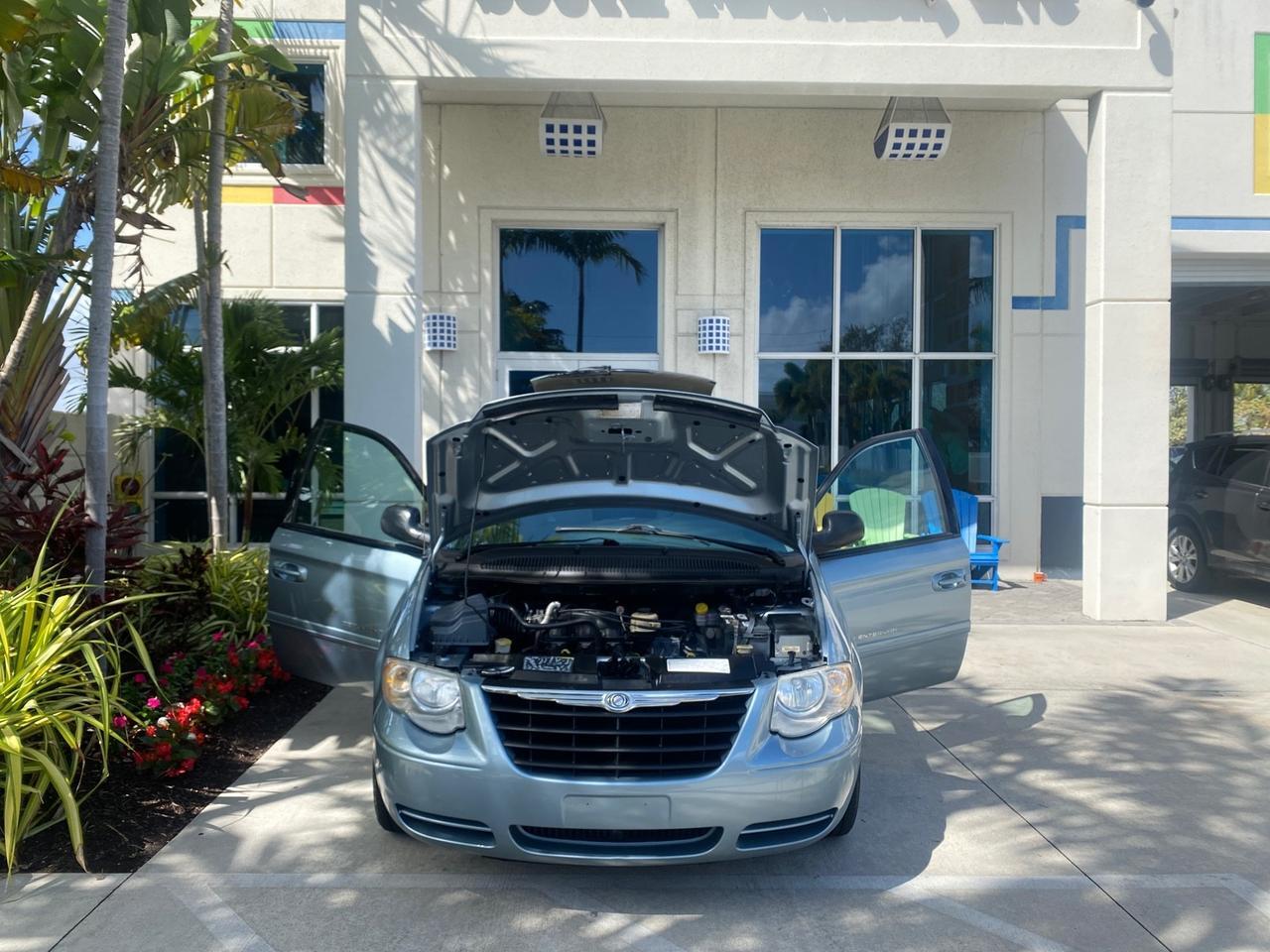 2006 Chrysler T&C BRAUN ENTERVAN HANDICAP LOW MILES 64,097 Pompano Beach FL