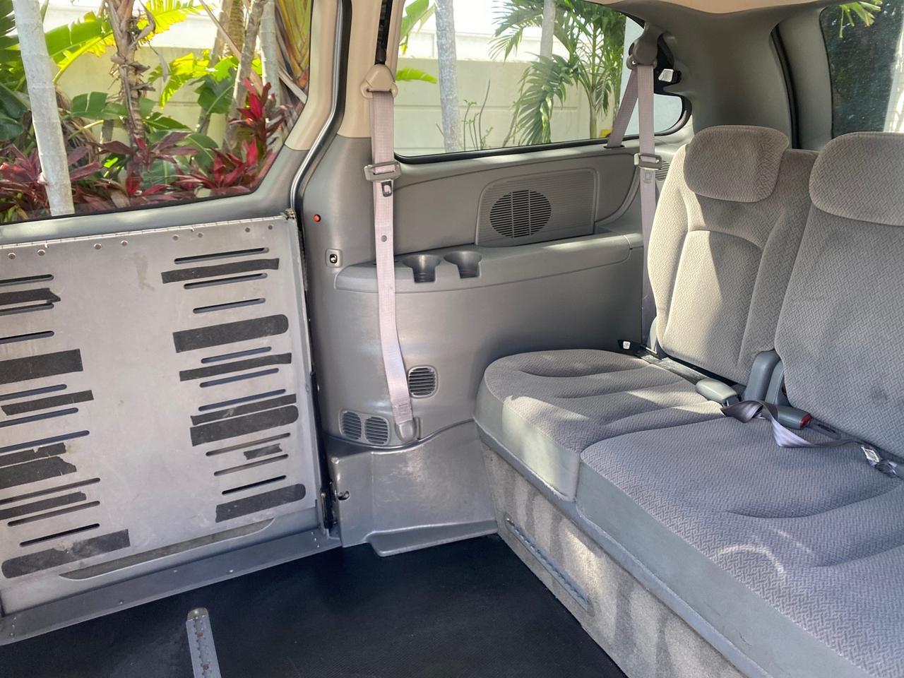 2006 Chrysler T&C BRAUN ENTERVAN HANDICAP LOW MILES 64,097 Pompano Beach FL