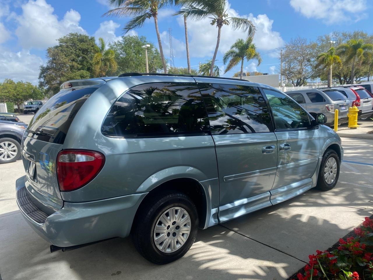 2006 Chrysler T&C BRAUN ENTERVAN HANDICAP LOW MILES 64,097 Pompano Beach FL