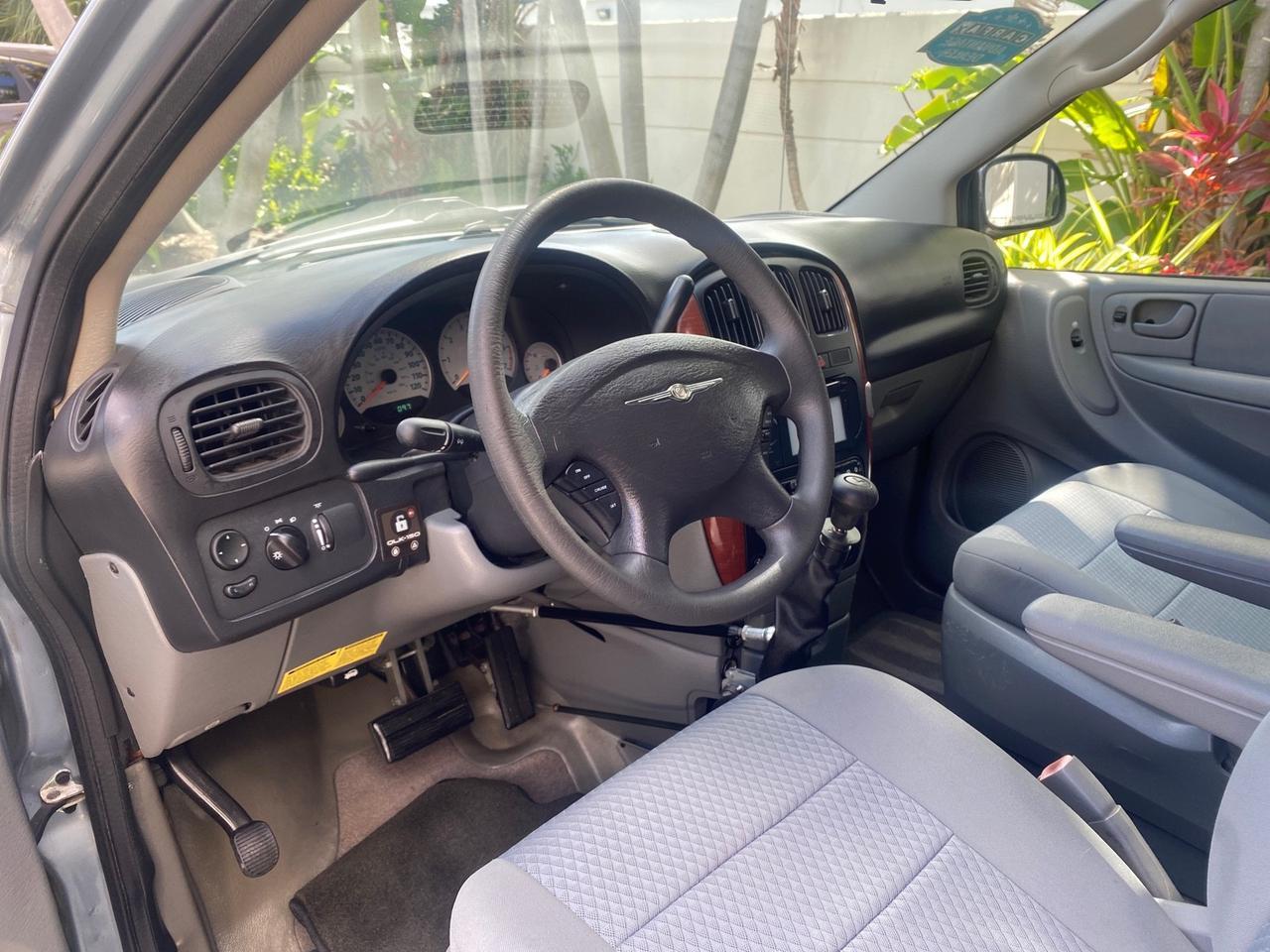 2006 Chrysler T&C BRAUN ENTERVAN HANDICAP LOW MILES 64,097 Pompano Beach FL