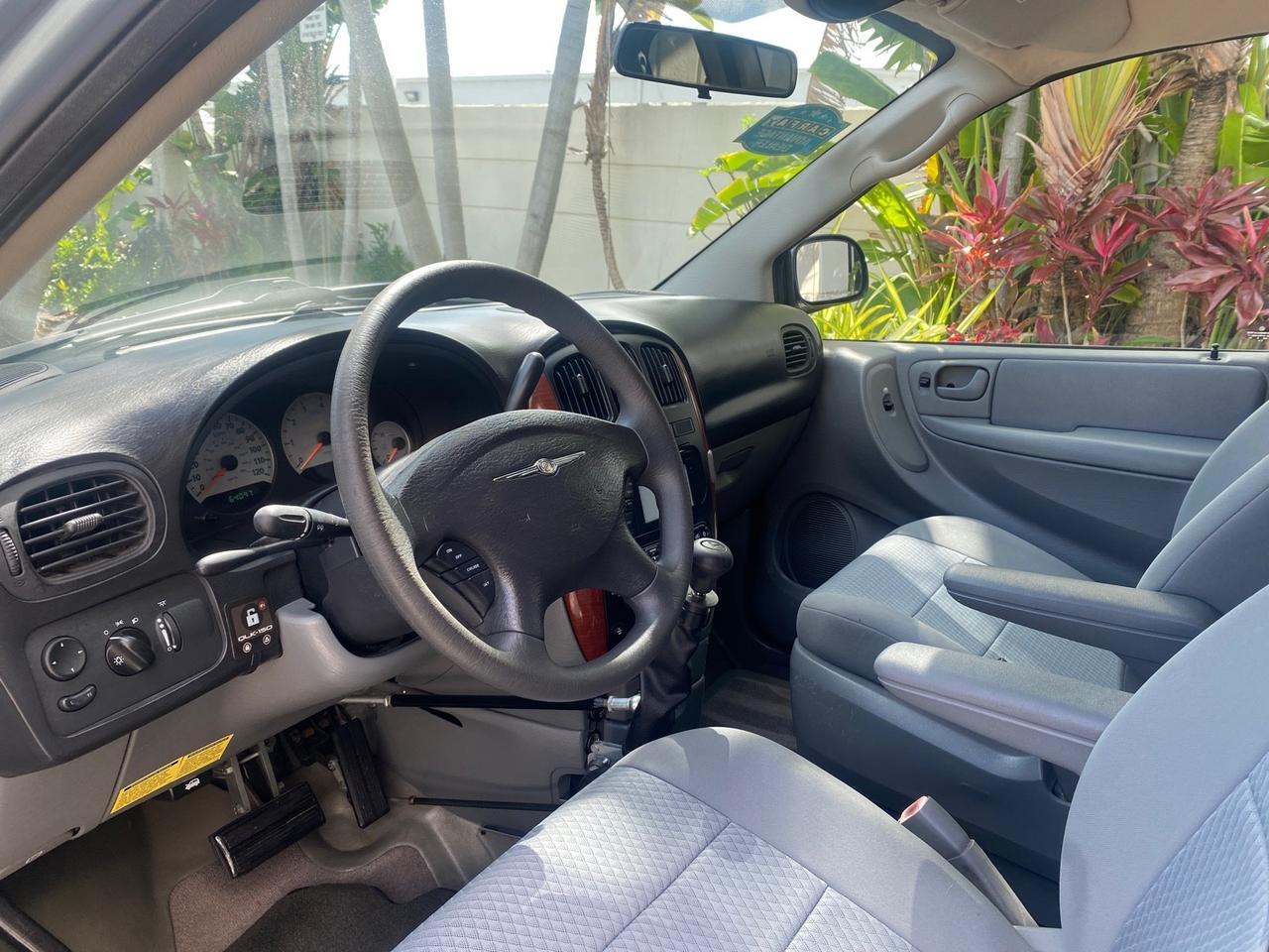 2006 Chrysler T&C BRAUN ENTERVAN HANDICAP LOW MILES 64,097 Pompano Beach FL