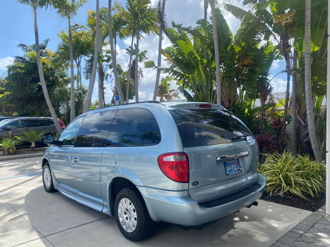 2006 Chrysler T&C BRAUN ENTERVAN HANDICAP LOW MILES 64,097 Pompano Beach FL