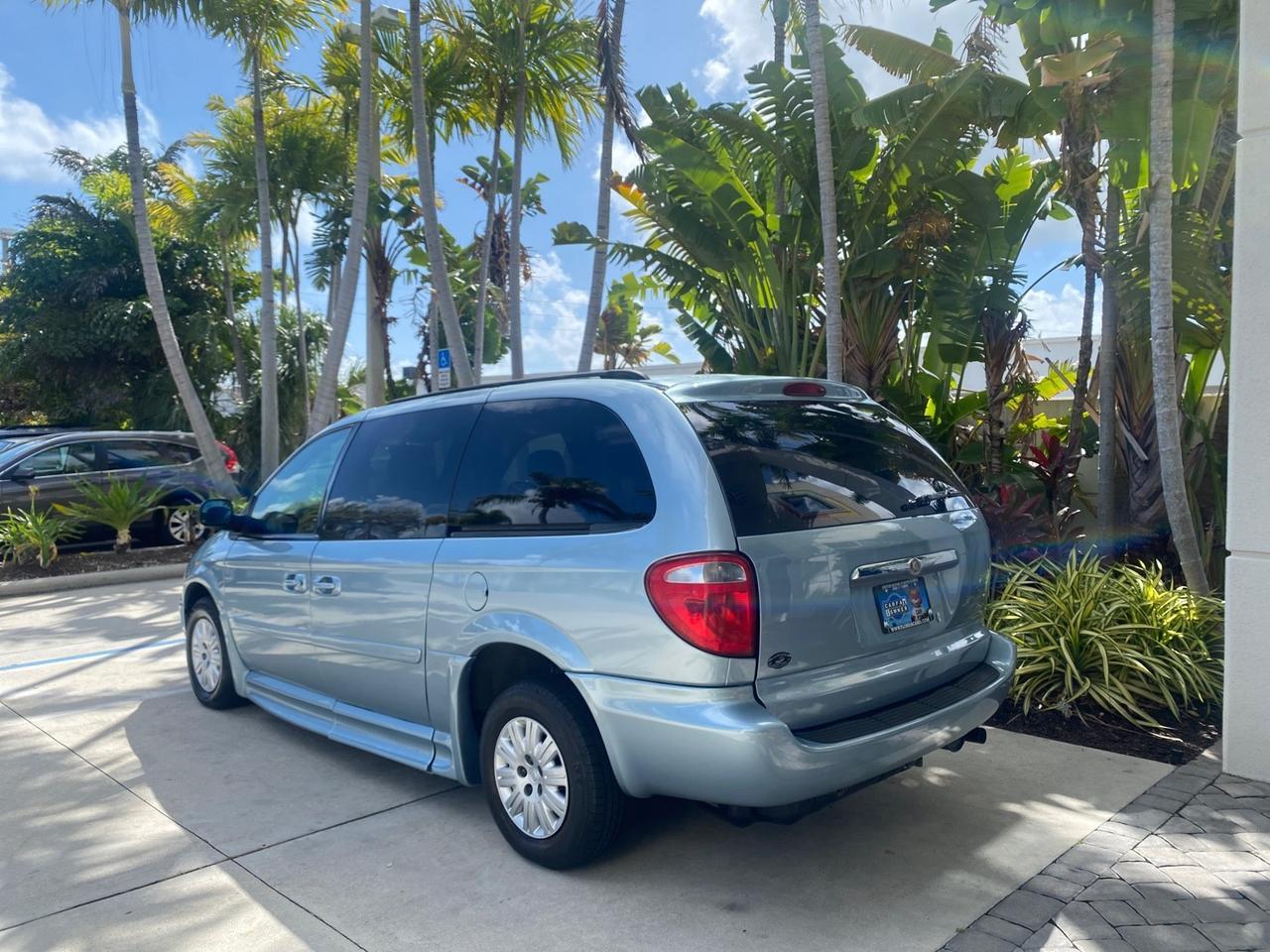 2006 Chrysler T&C BRAUN ENTERVAN HANDICAP LOW MILES 64,097 Pompano Beach FL