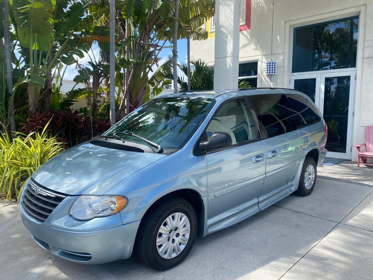 2006 Chrysler T&C BRAUN ENTERVAN HANDICAP LOW MILES 64,097 Pompano Beach FL