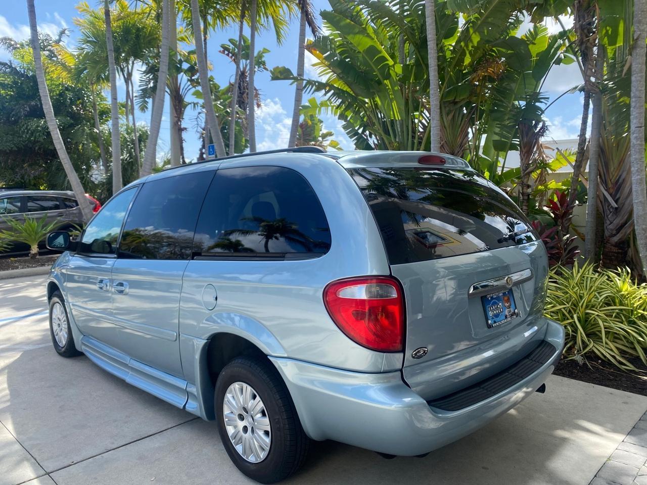 2006 Chrysler T&C BRAUN ENTERVAN HANDICAP LOW MILES 64,097 Pompano Beach FL