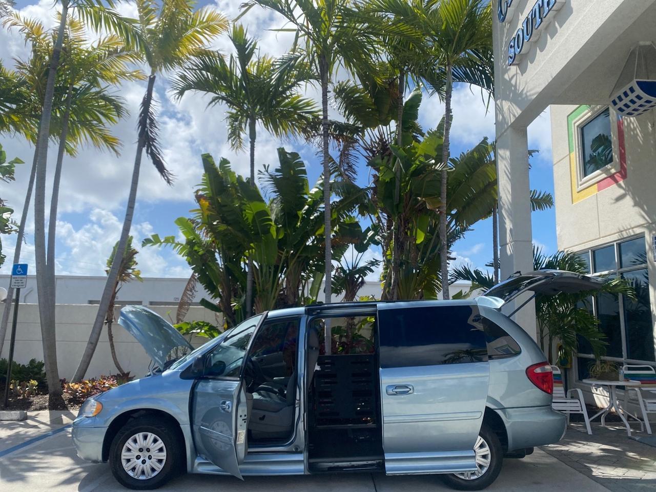 2006 Chrysler T&C BRAUN ENTERVAN HANDICAP LOW MILES 64,097 Pompano Beach FL