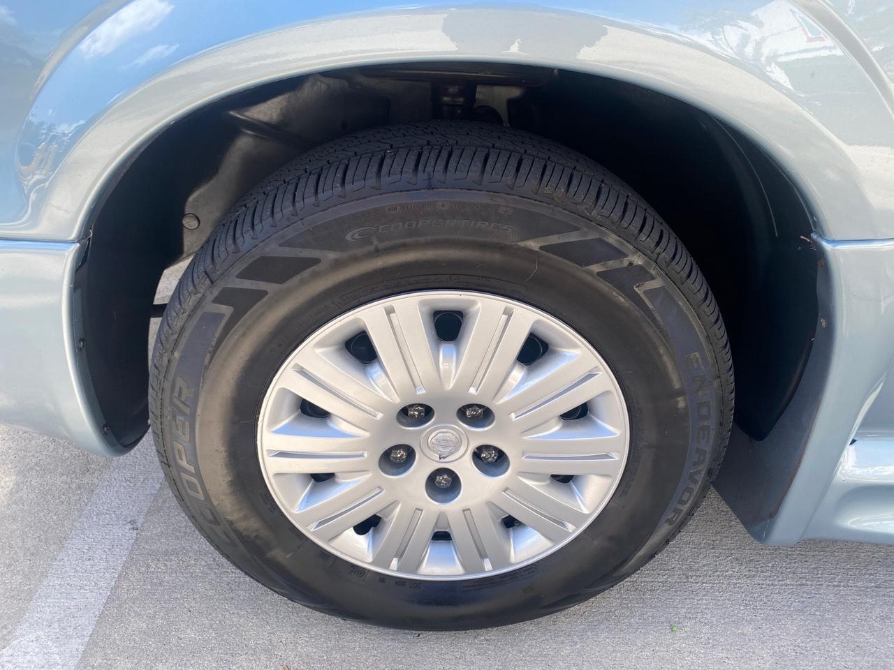 2006 Chrysler T&C BRAUN ENTERVAN LOW MILES 64,097 Pompano Beach FL