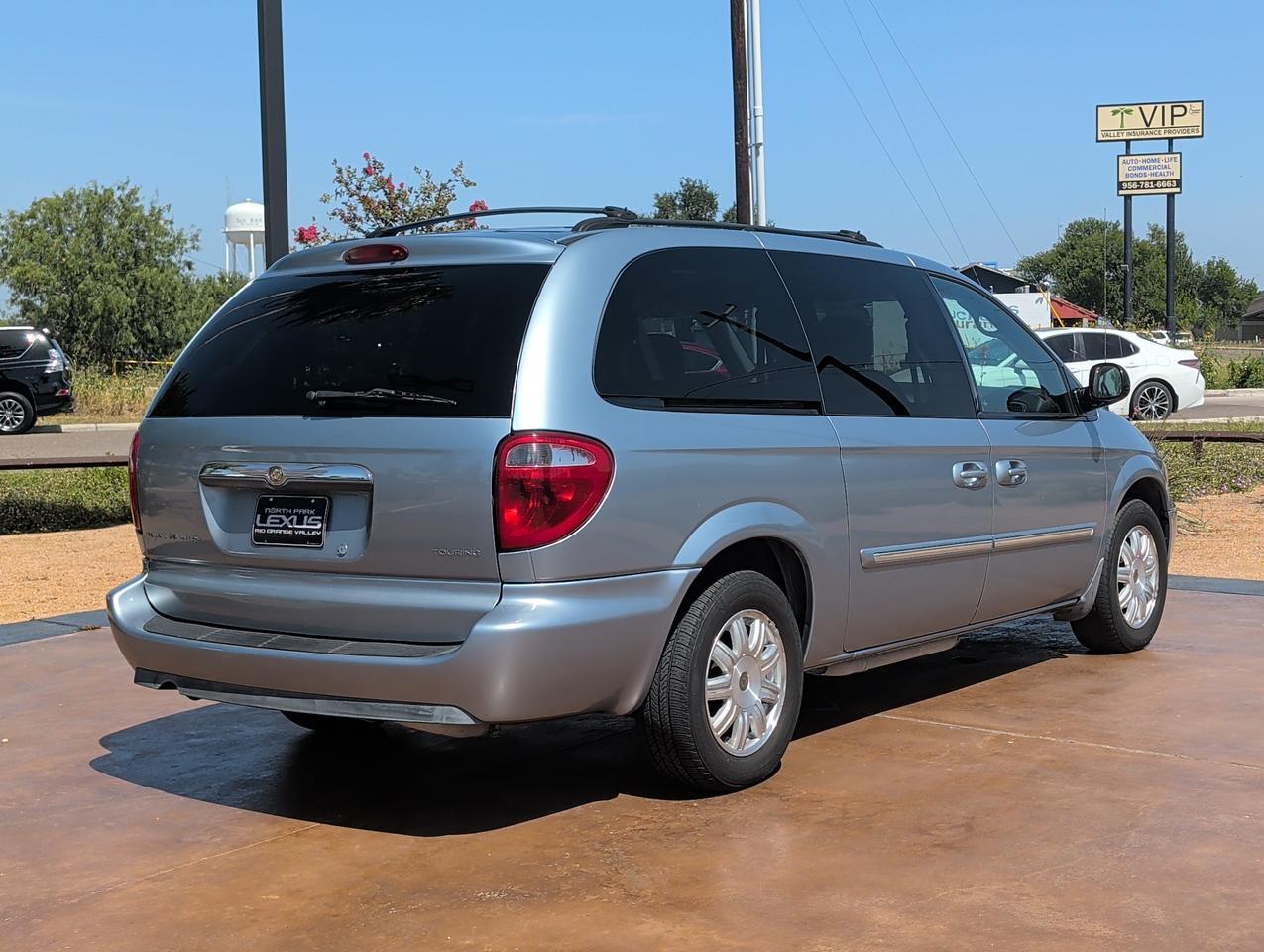 2006 Chrysler Town & Country LWB Touring