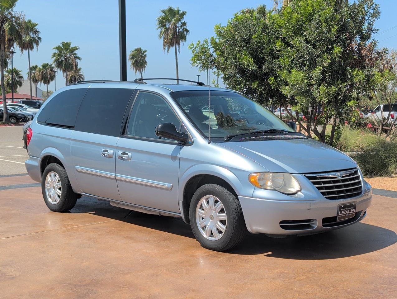 2006 Chrysler Town & Country LWB Touring