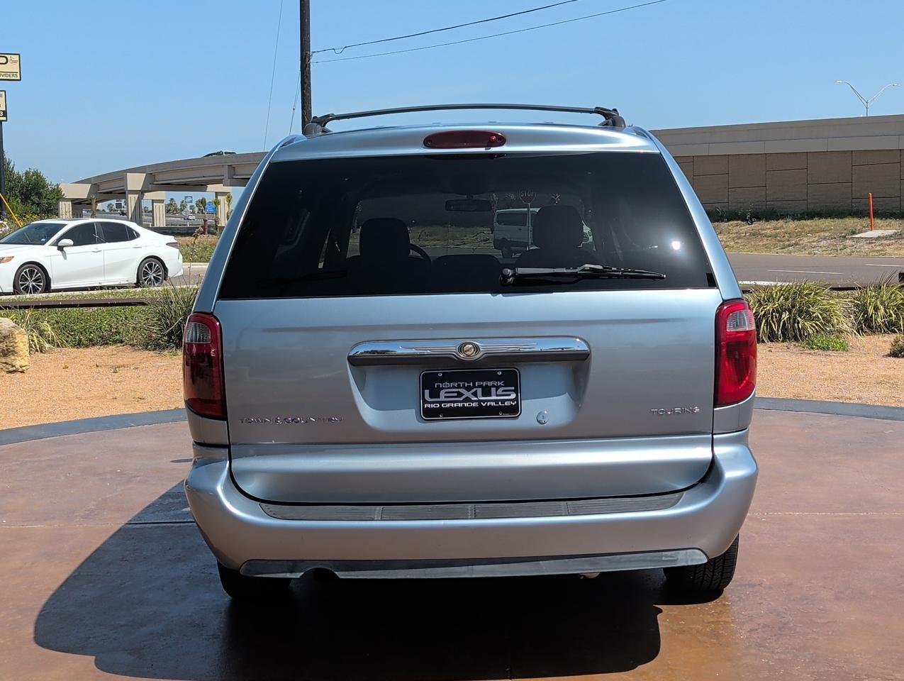 2006 Chrysler Town & Country LWB Touring