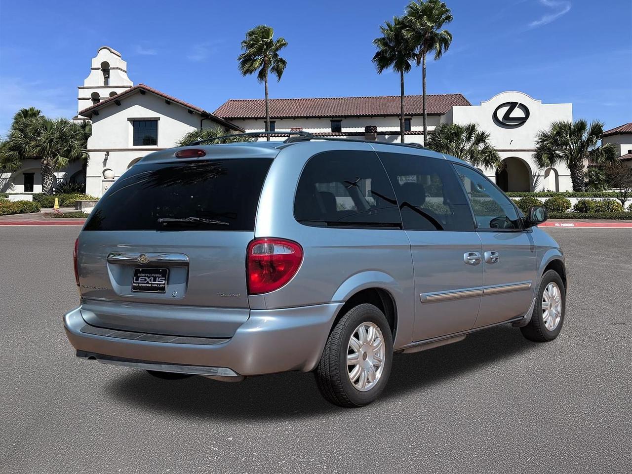 2006 Chrysler Town & Country LWB Touring
