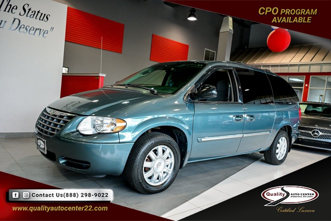2006 Chrysler Town & Country LWB Touring