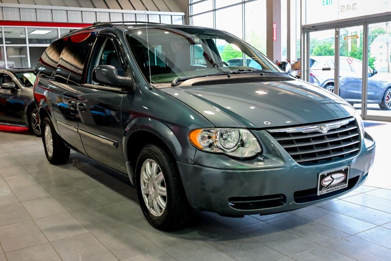 2006 Chrysler Town & Country LWB Touring