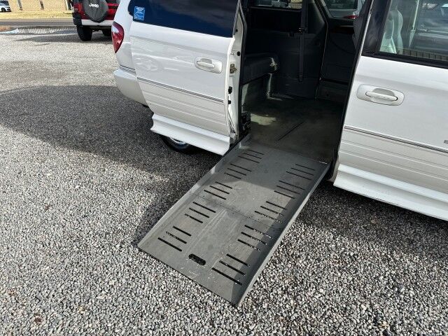 2006 Chrysler Town & Country Ltd Braun Wheelchair Van Ashland VA