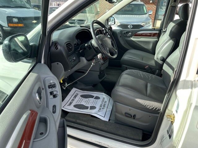 2006 Chrysler Town & Country Ltd Braun Wheelchair Van Ashland VA