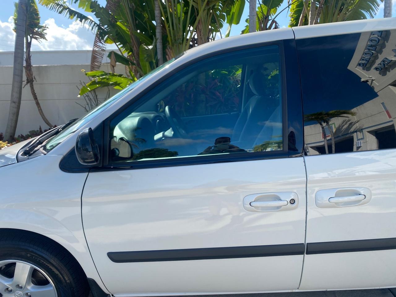 2006 Dodge Caravan SXT LOW MILES 28,367 1 OWNER HANDICAP LIFT Pompano Beach FL