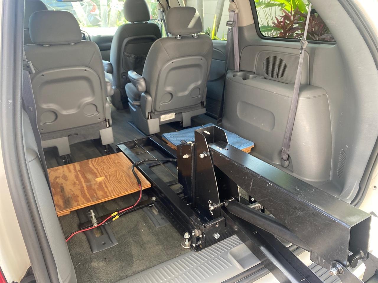 2006 Dodge Caravan SXT LOW MILES 28,367 1 OWNER HANDICAP LIFT Pompano Beach FL