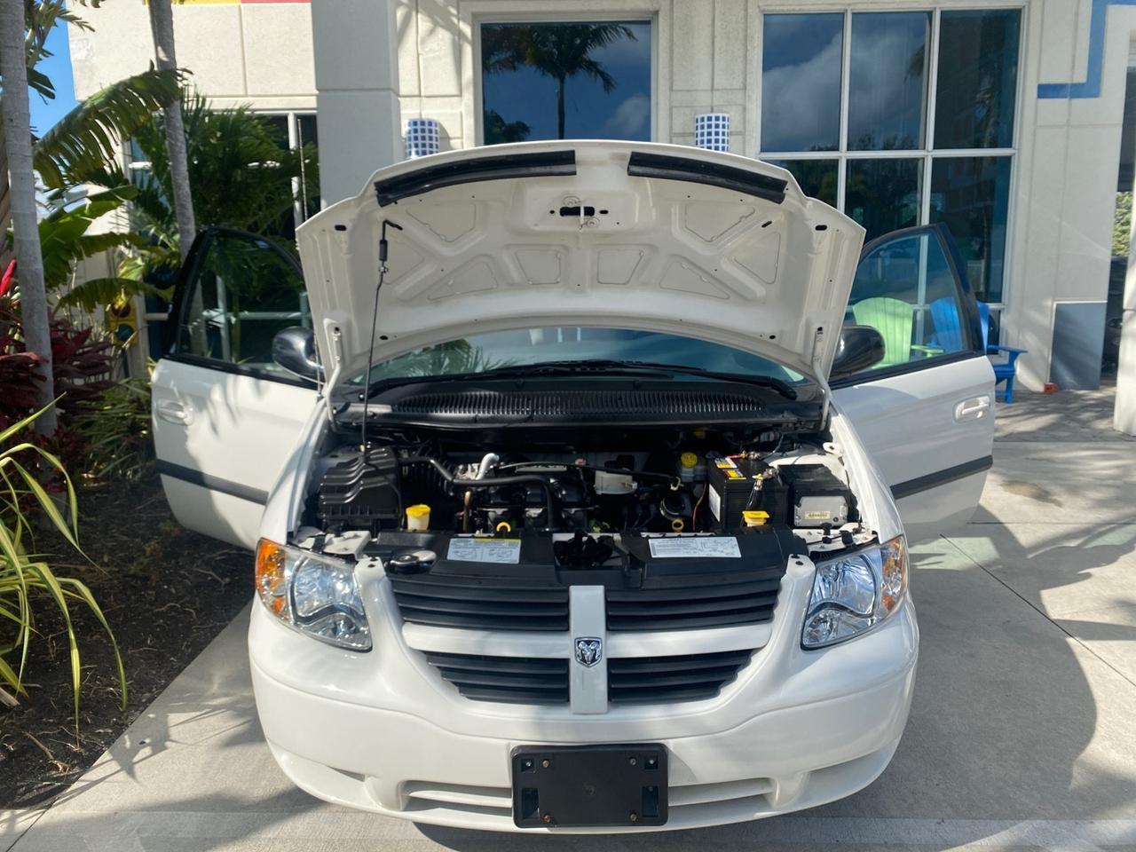 2006 Dodge Caravan SXT LOW MILES 28,367 1 OWNER HANDICAP LIFT Pompano Beach FL