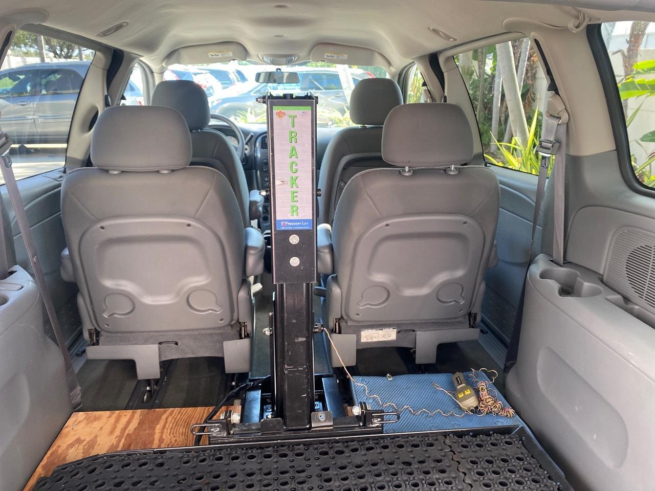 2006 Dodge Caravan SXT LOW MILES 28,367 1 OWNER HANDICAP LIFT Pompano Beach FL