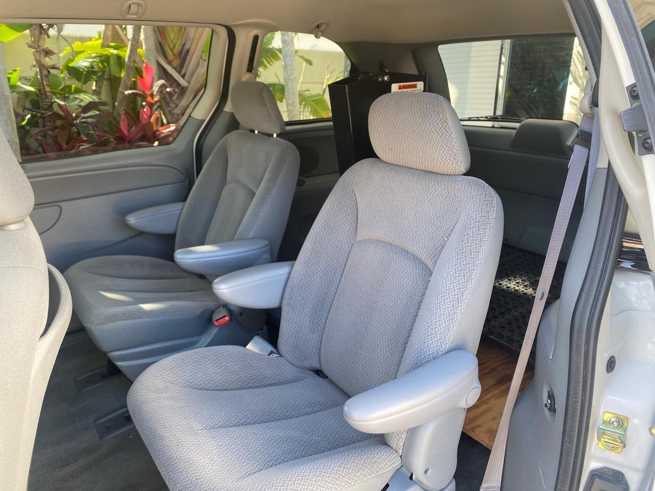 2006 Dodge Caravan SXT LOW MILES 28,367 1 OWNER HANDICAP LIFT Pompano Beach FL