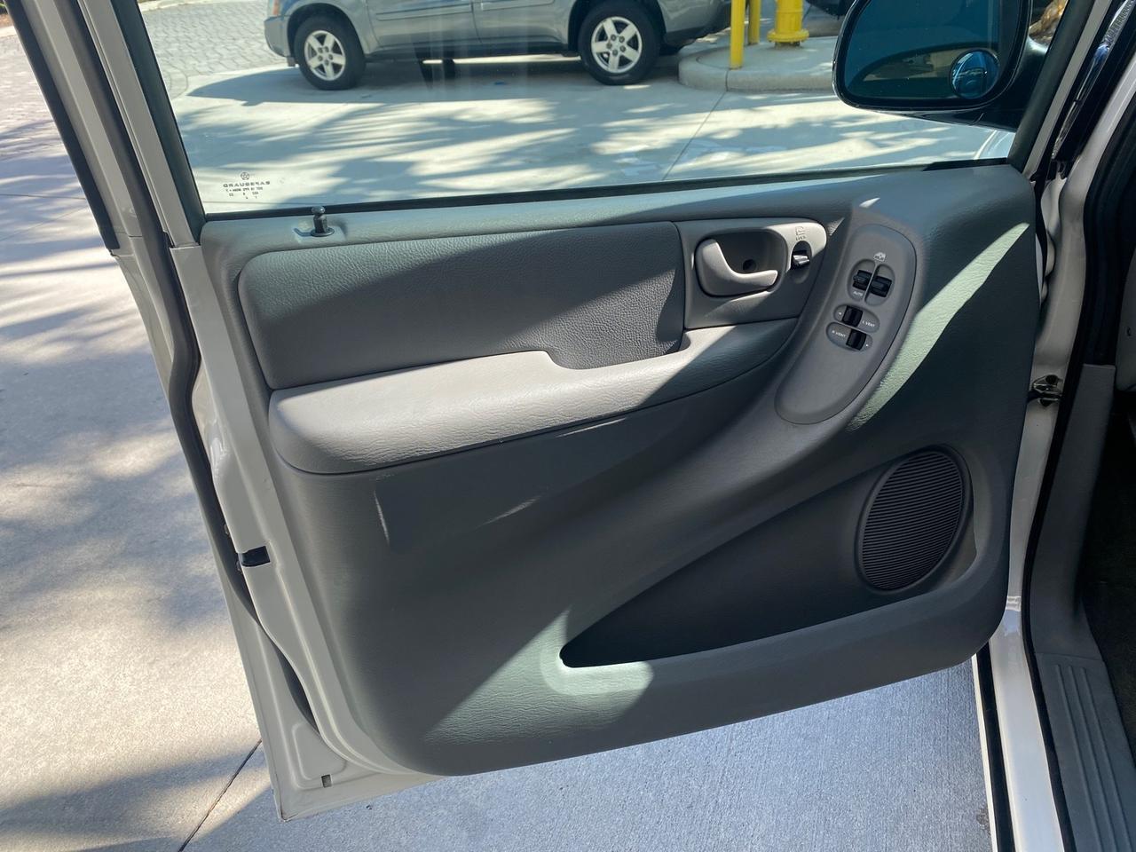 2006 Dodge Caravan SXT LOW MILES 28,367 1 OWNER HANDICAP LIFT Pompano Beach FL