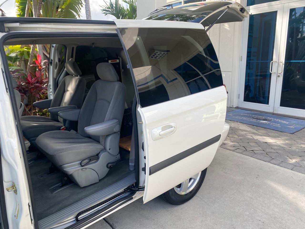 2006 Dodge Caravan SXT LOW MILES 28,367 1 OWNER HANDICAP LIFT Pompano Beach FL