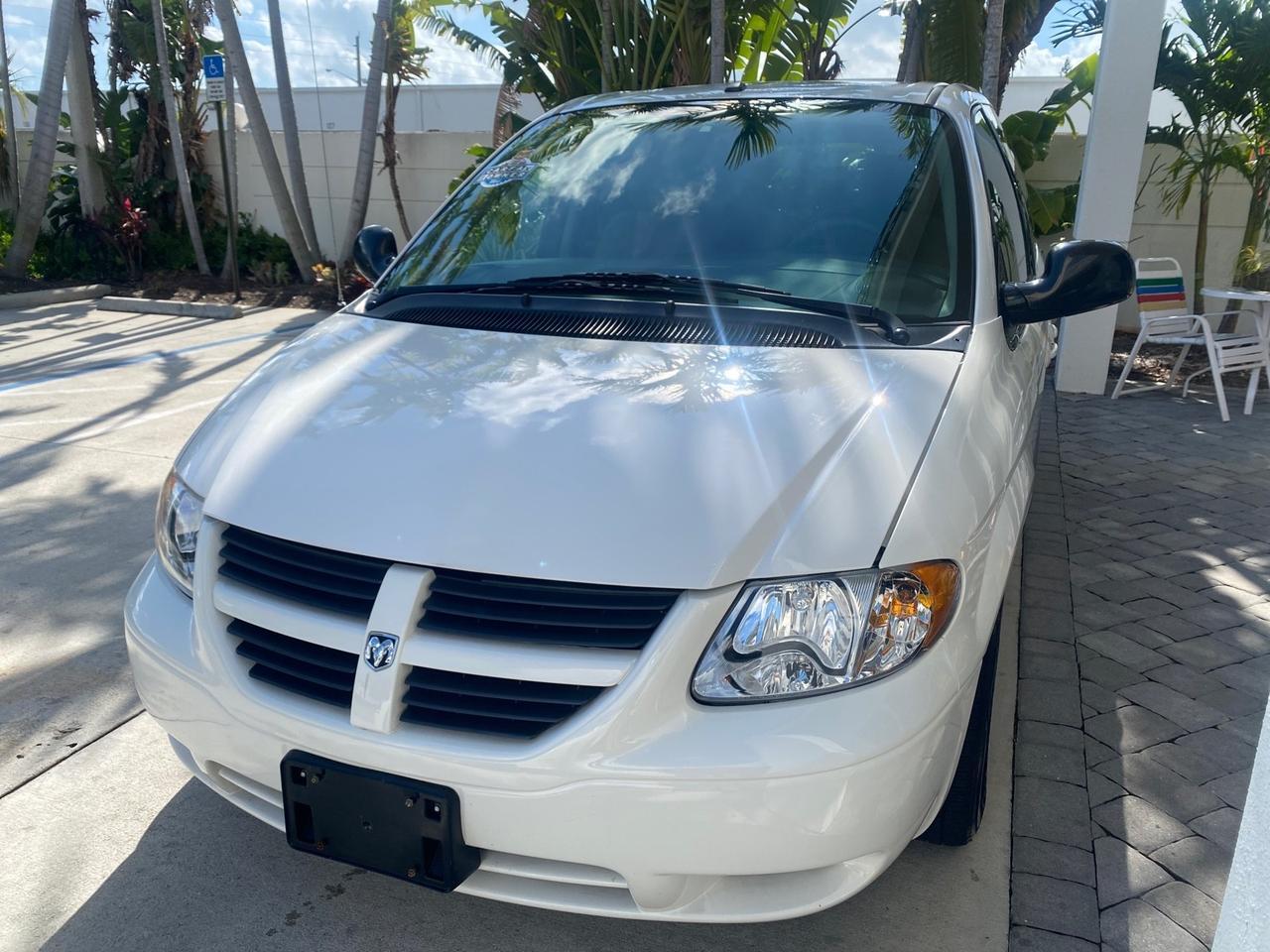 2006 Dodge Caravan SXT LOW MILES 28,367 1 OWNER HANDICAP LIFT Pompano Beach FL