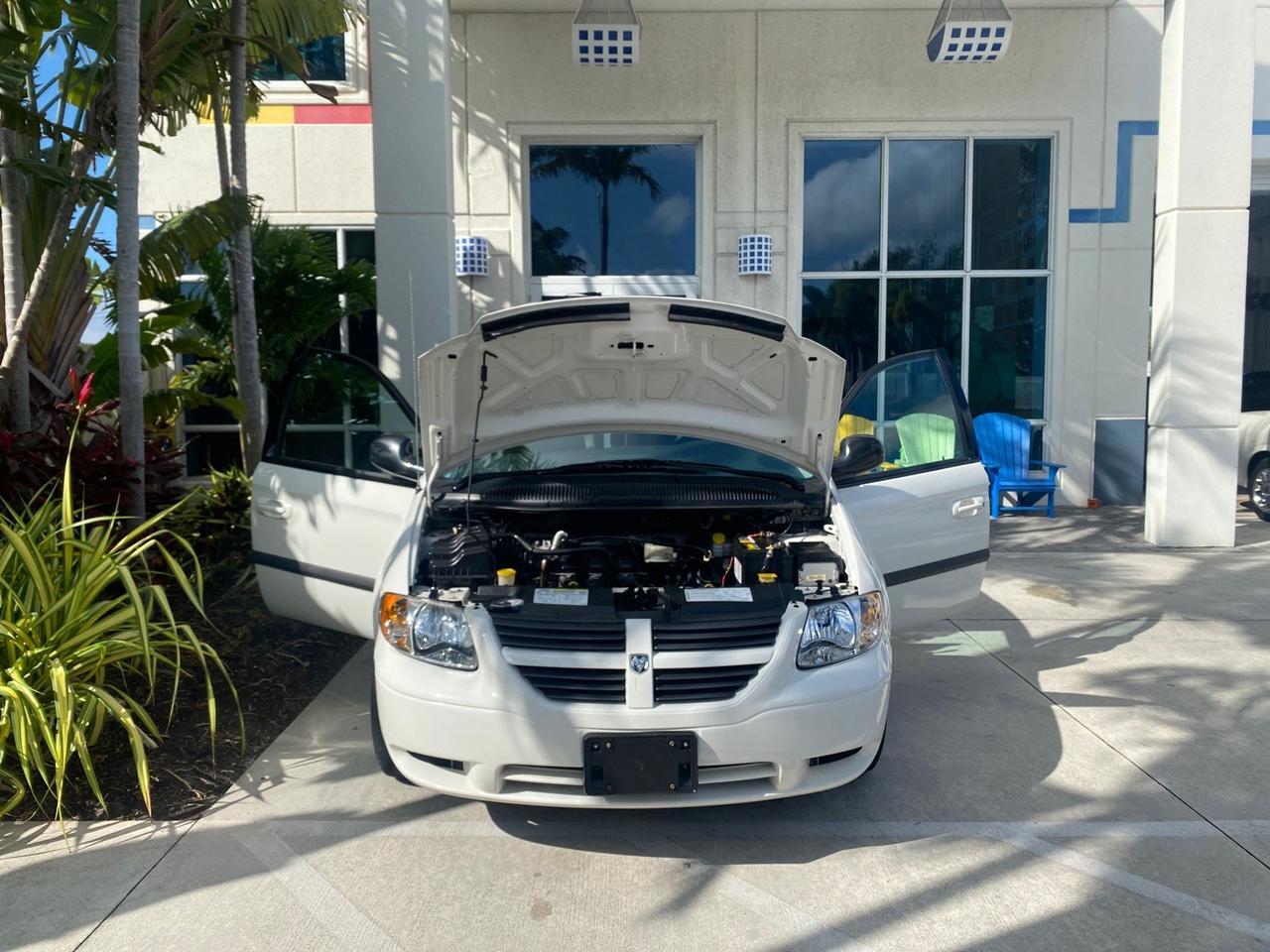 2006 Dodge Caravan SXT LOW MILES 28,367 1 OWNER HANDICAP LIFT Pompano Beach FL