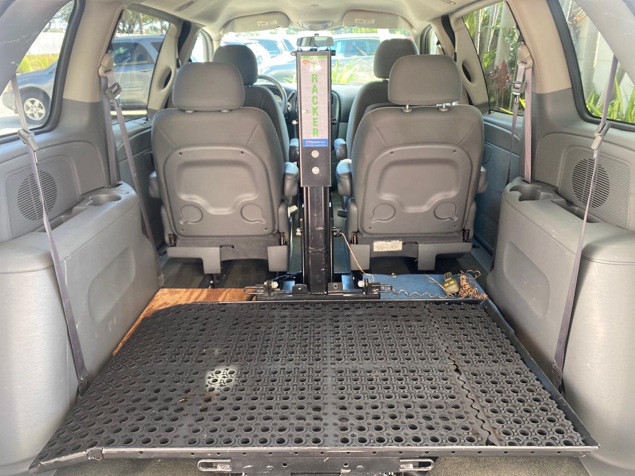 2006 Dodge Caravan SXT LOW MILES 28,367 1 OWNER HANDICAP LIFT Pompano Beach FL