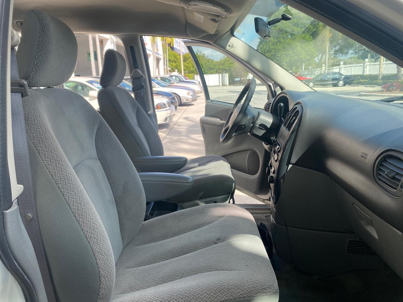 2006 Dodge Caravan SXT LOW MILES 28,367 1 OWNER HANDICAP LIFT Pompano Beach FL