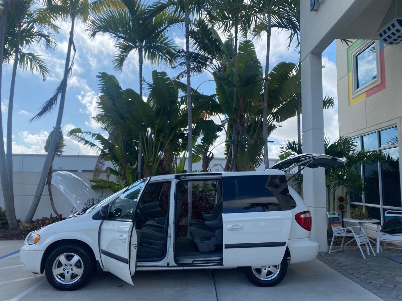 2006 Dodge Caravan SXT LOW MILES 28,367 1 OWNER HANDICAP LIFT Pompano Beach FL