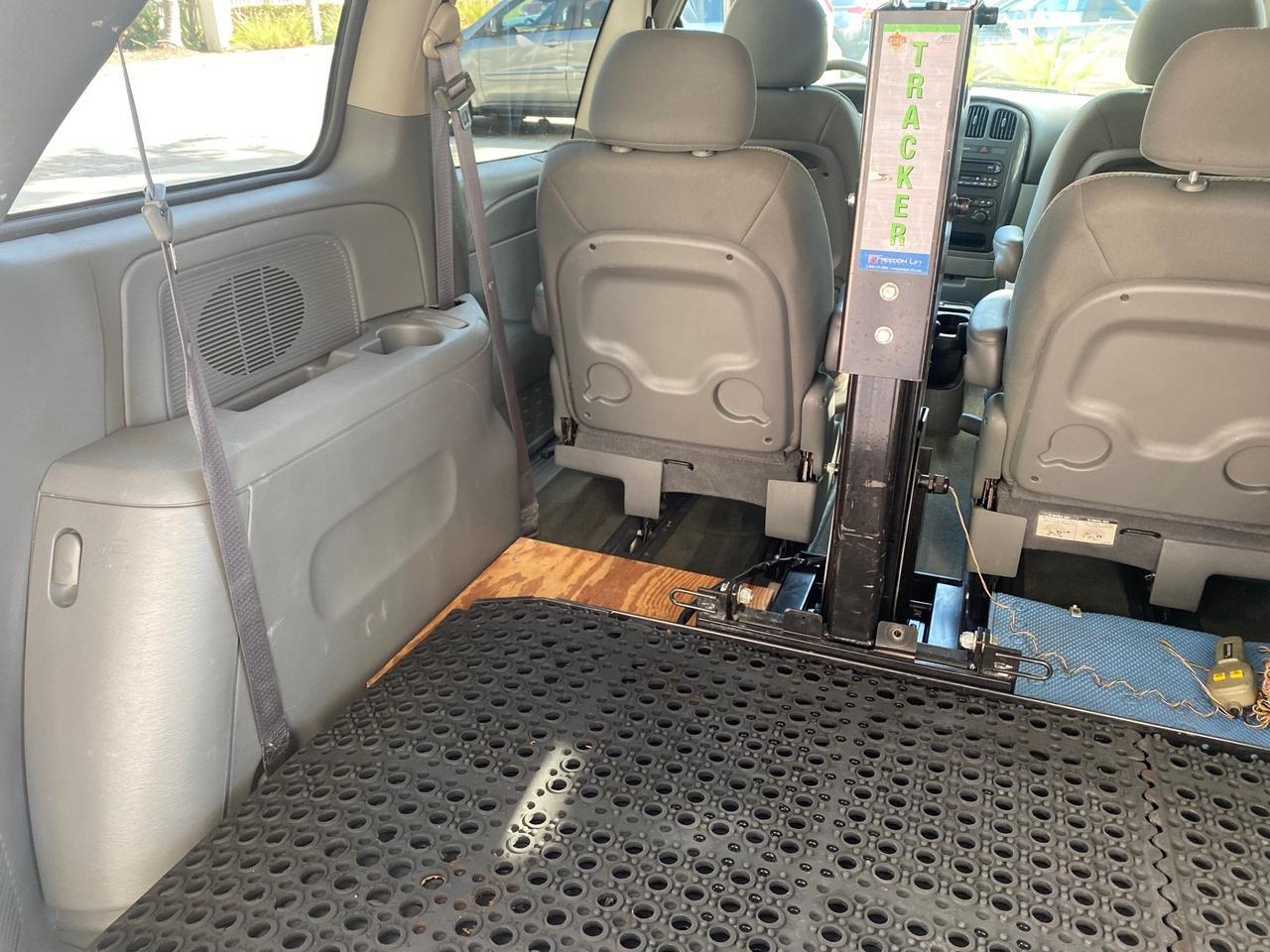 2006 Dodge Caravan SXT LOW MILES 28,367 1 OWNER HANDICAP LIFT Pompano Beach FL