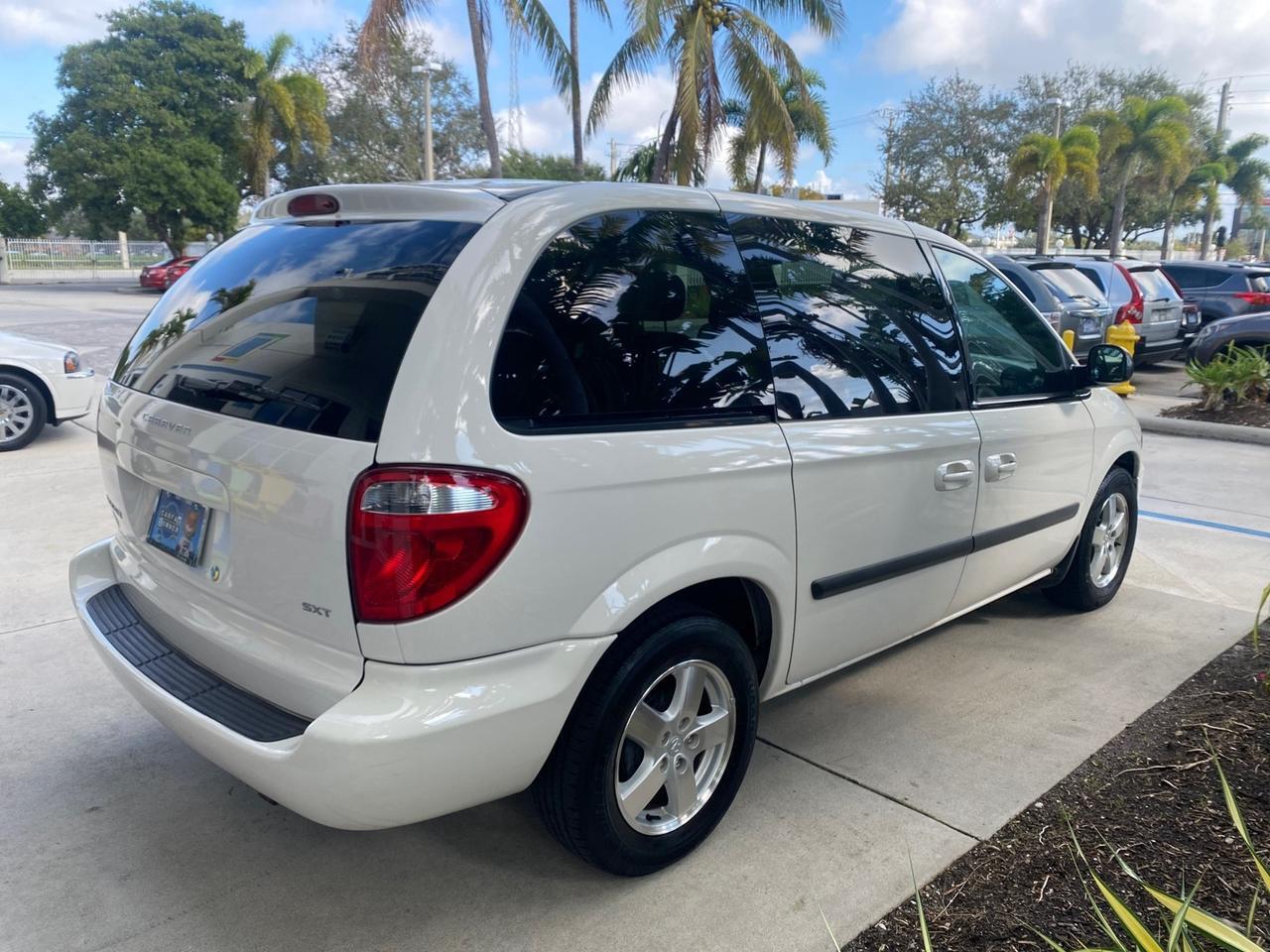 2006 Dodge Caravan SXT LOW MILES 28,367 1 OWNER HANDICAP LIFT Pompano Beach FL