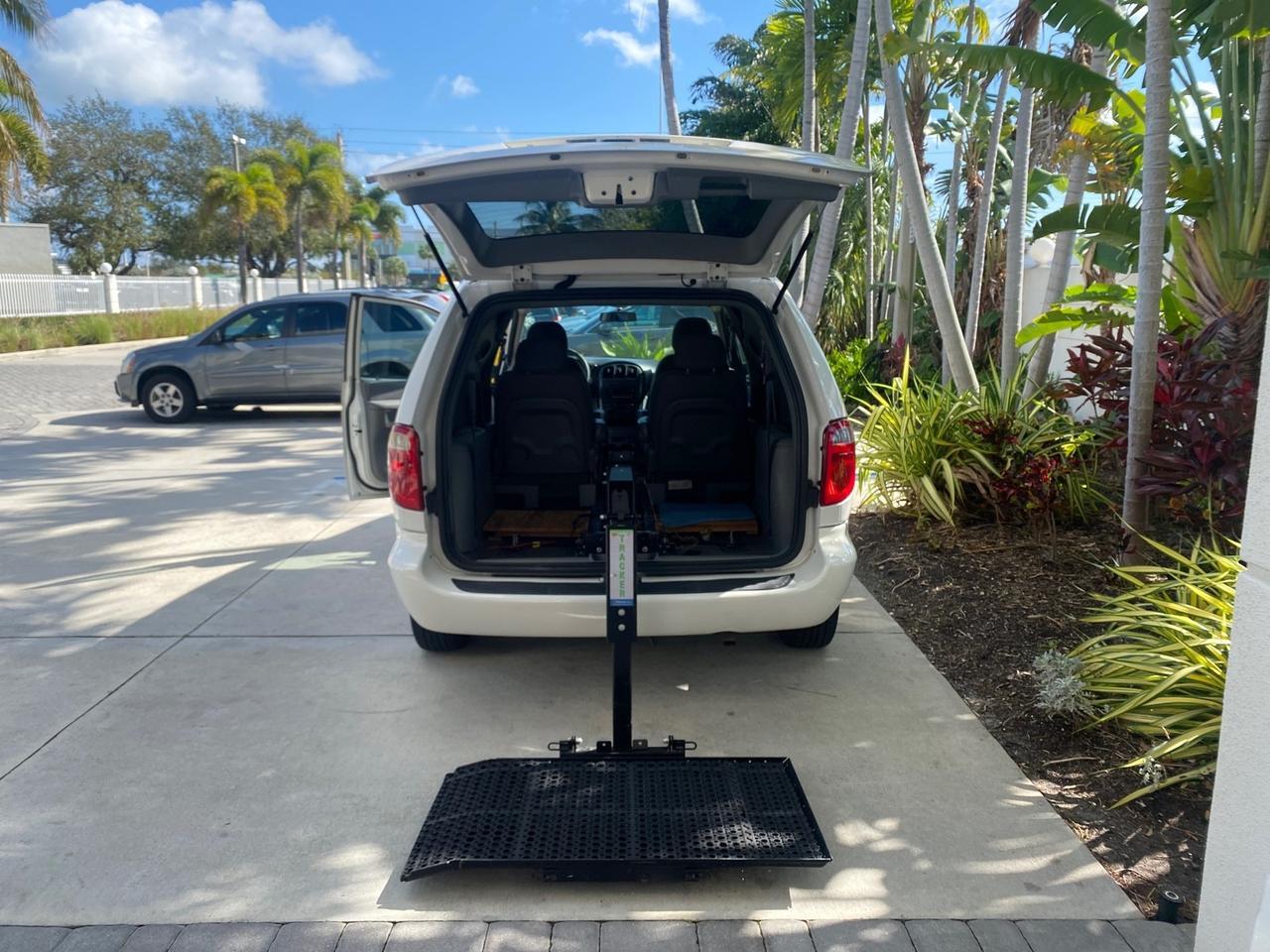 2006 Dodge Caravan SXT LOW MILES 28,367 1 OWNER HANDICAP LIFT Pompano Beach FL