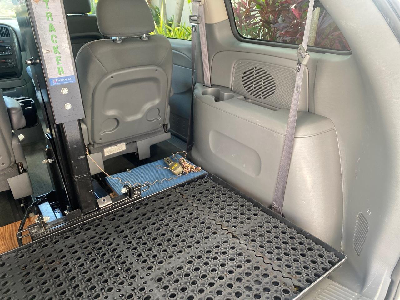 2006 Dodge Caravan SXT LOW MILES 28,367 1 OWNER HANDICAP LIFT Pompano Beach FL