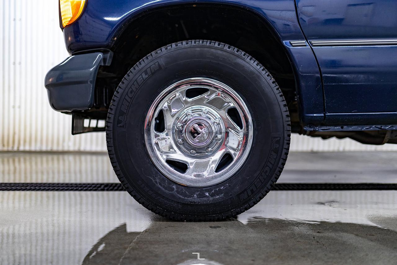 2006 Ford E-250 Cargo Van Red Deer AB