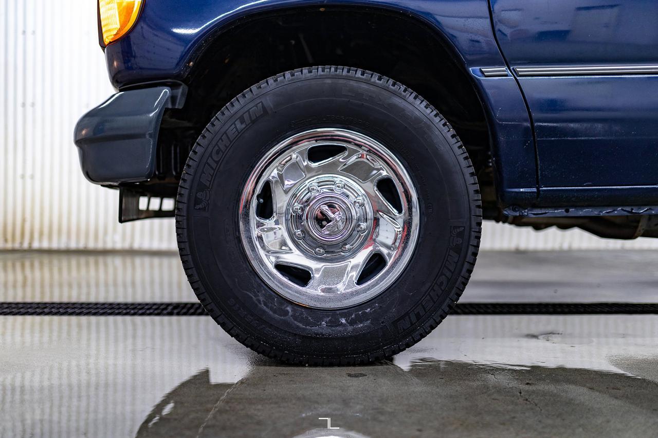 2006 Ford E-250 Cargo Van Red Deer AB