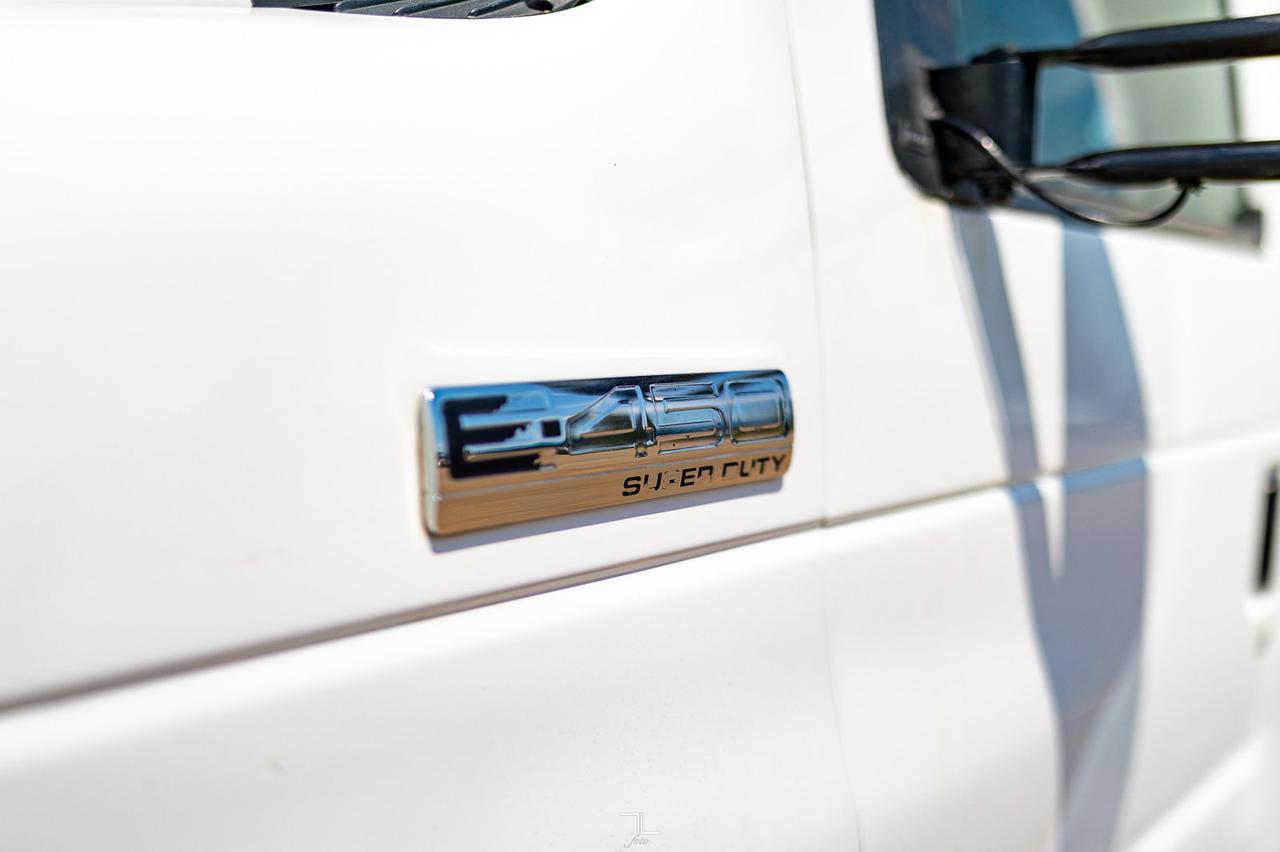 2006 Ford E-450 18 Passenger Wheelchair Lift Red Deer AB