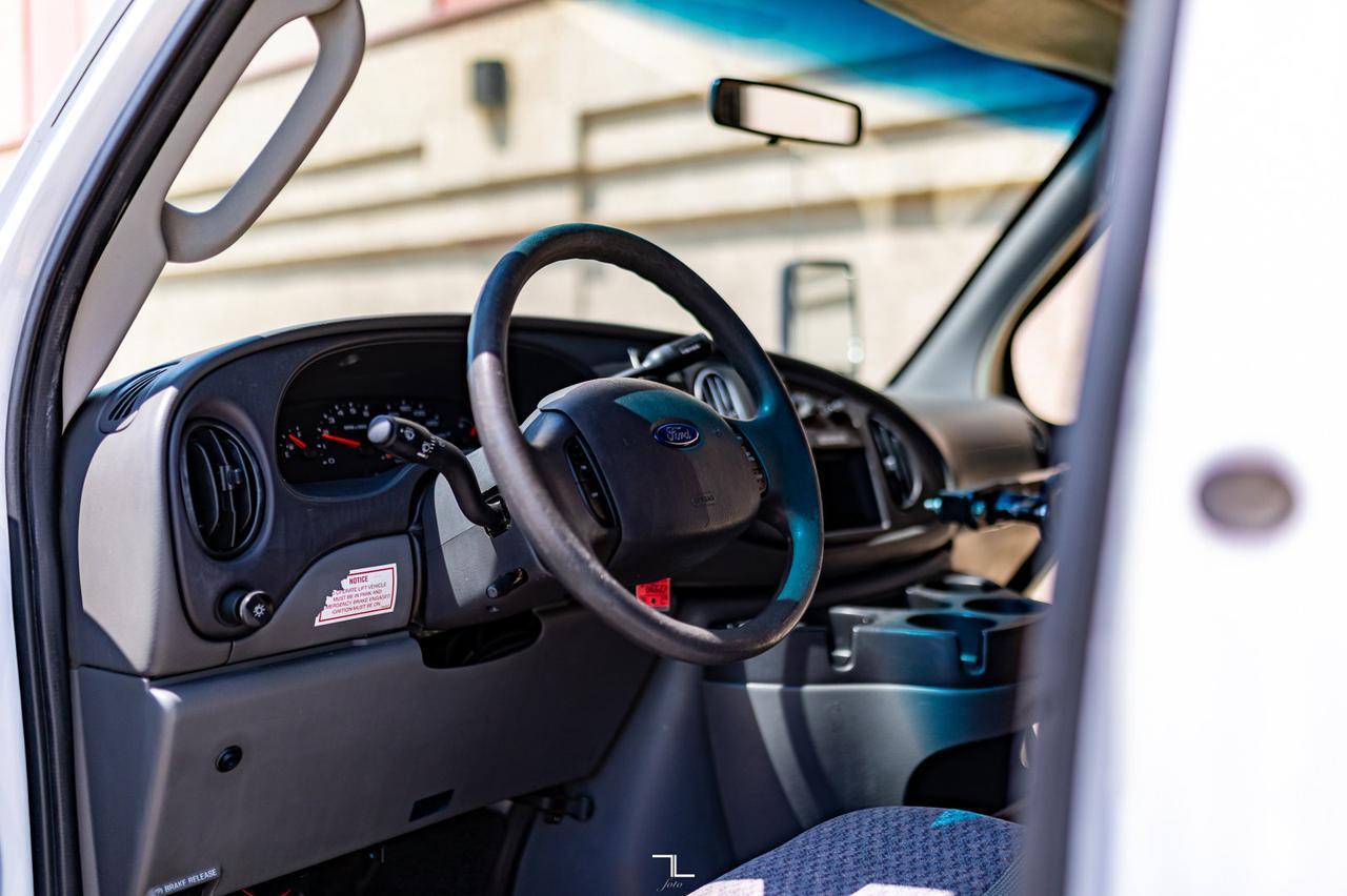 2006 Ford E-450 18 Passenger Wheelchair Lift Red Deer AB