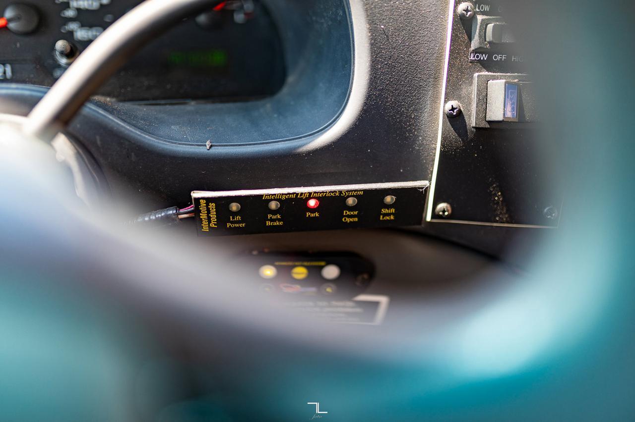 2006 Ford E-450 18 Passenger Wheelchair Lift Red Deer AB