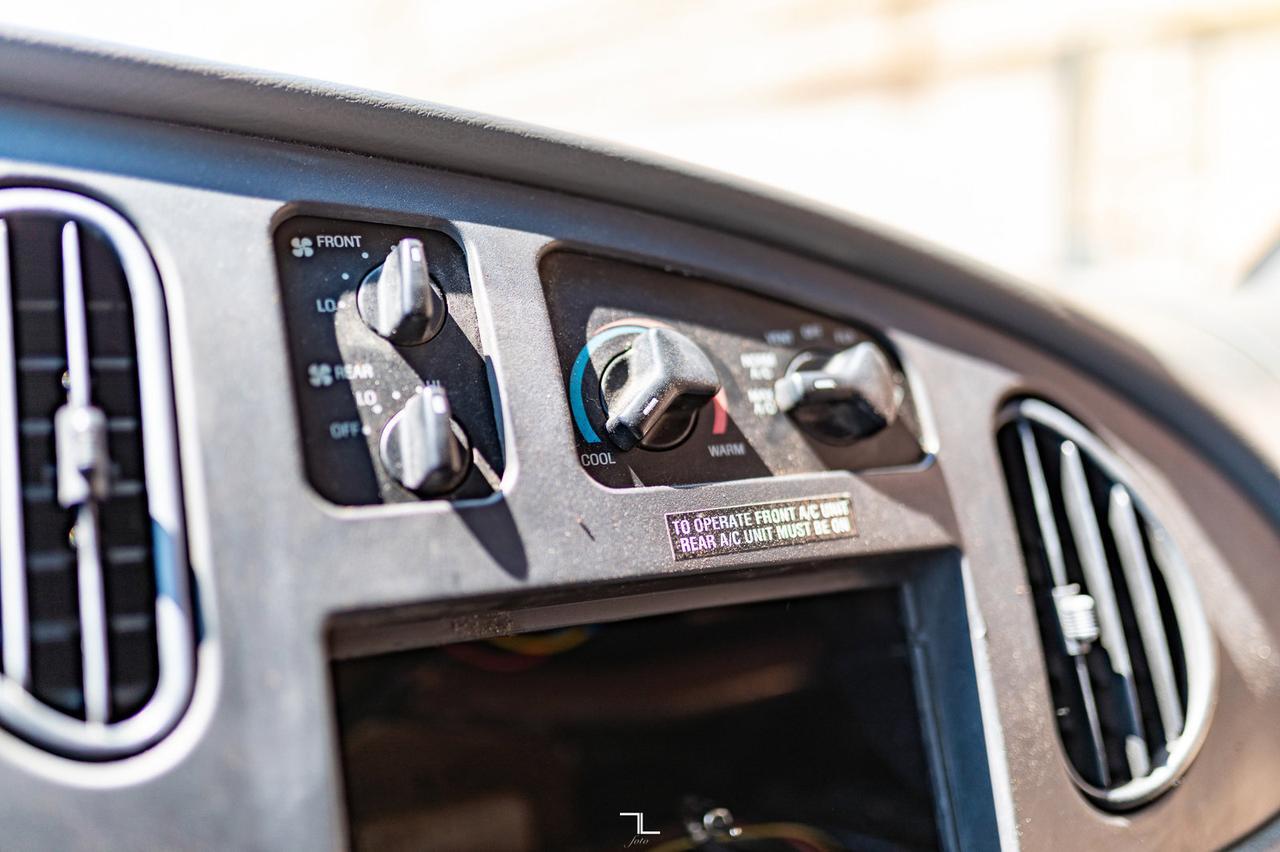 2006 Ford E-450 18 Passenger Wheelchair Lift Red Deer AB