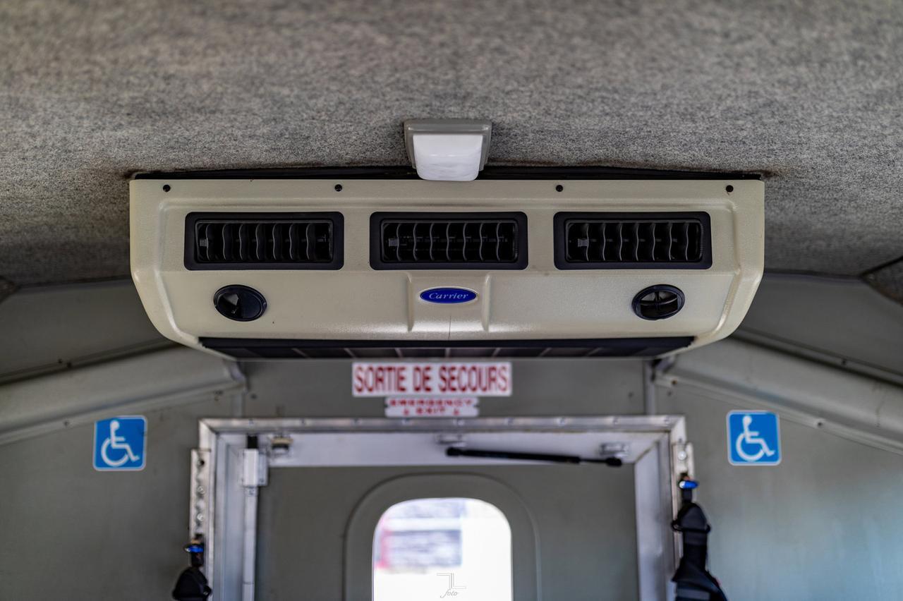 2006 Ford E-450 18 Passenger Wheelchair Lift Red Deer AB