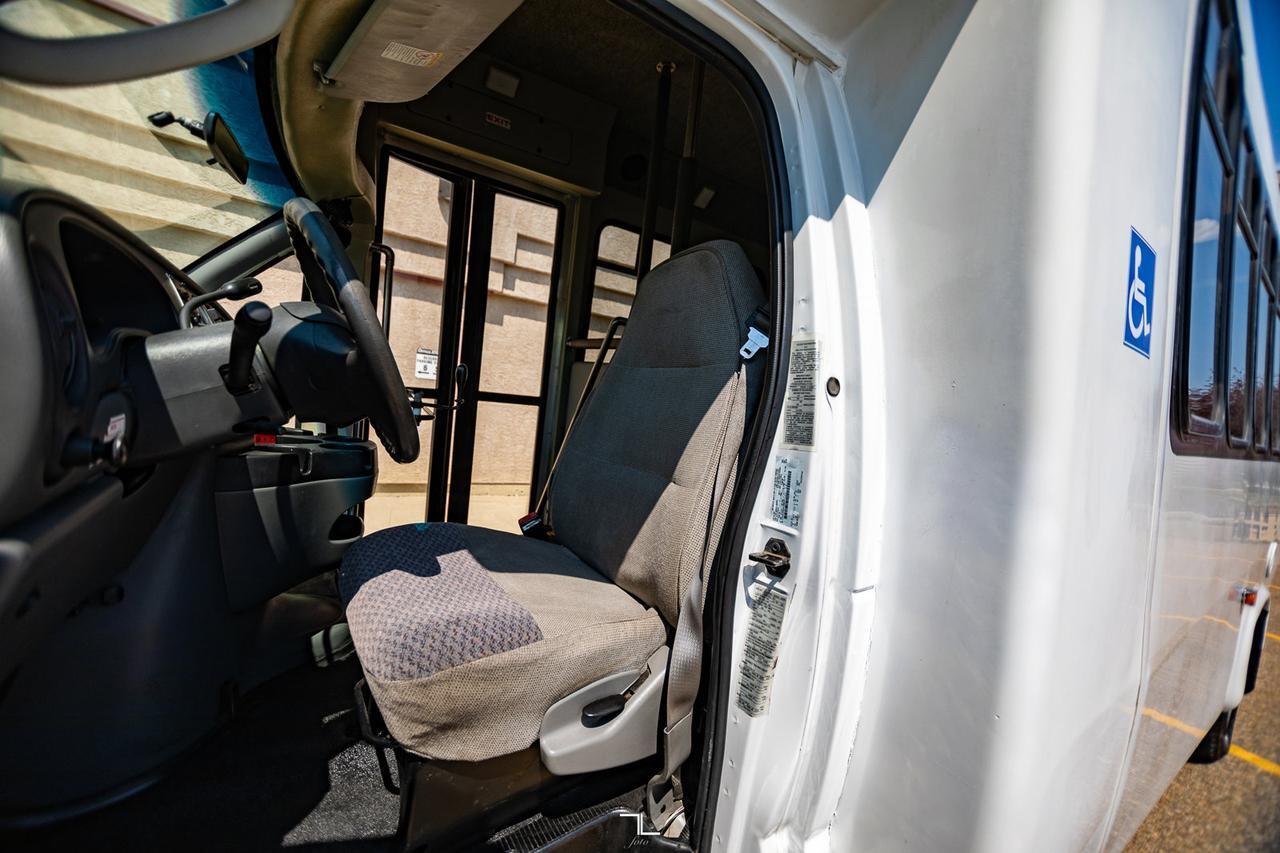 2006 Ford E-450 18 Passenger Wheelchair Lift Red Deer AB