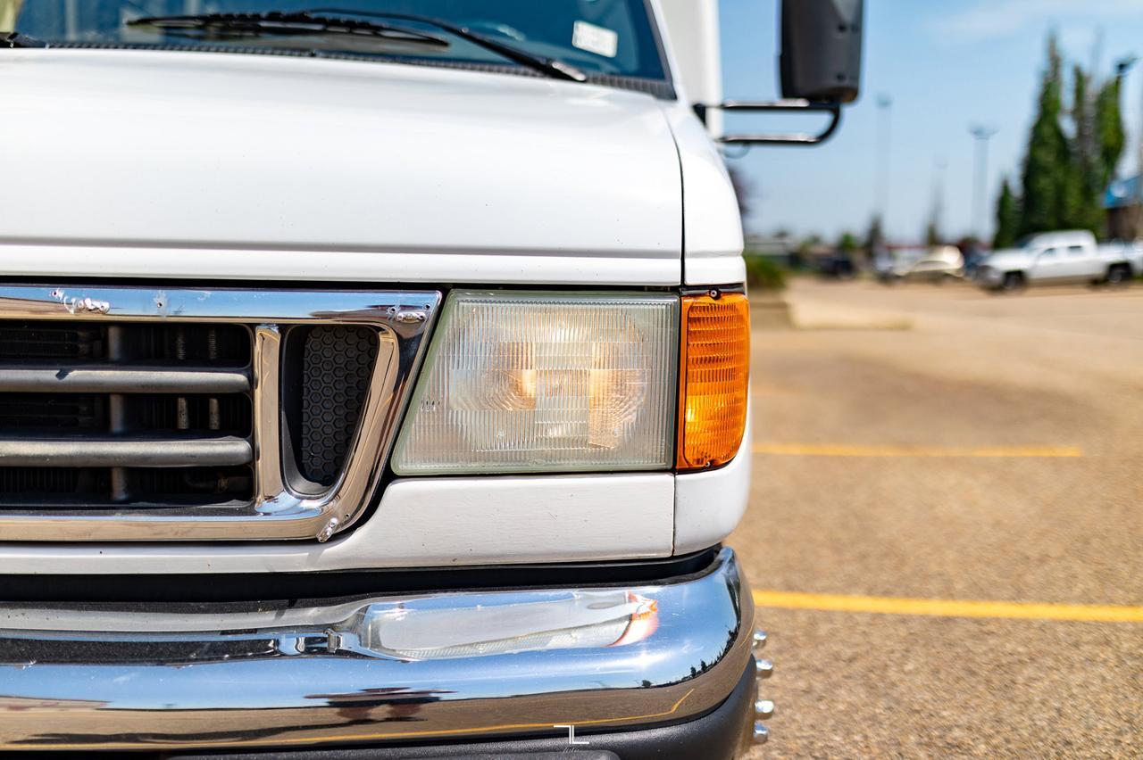 2006 Ford E-450 18 Passenger Wheelchair Lift Red Deer AB