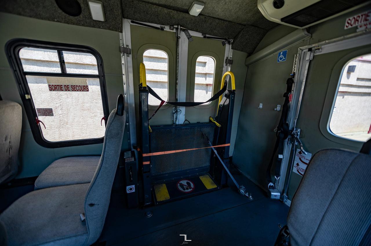 2006 Ford E-450 18 Passenger Wheelchair Lift Red Deer AB