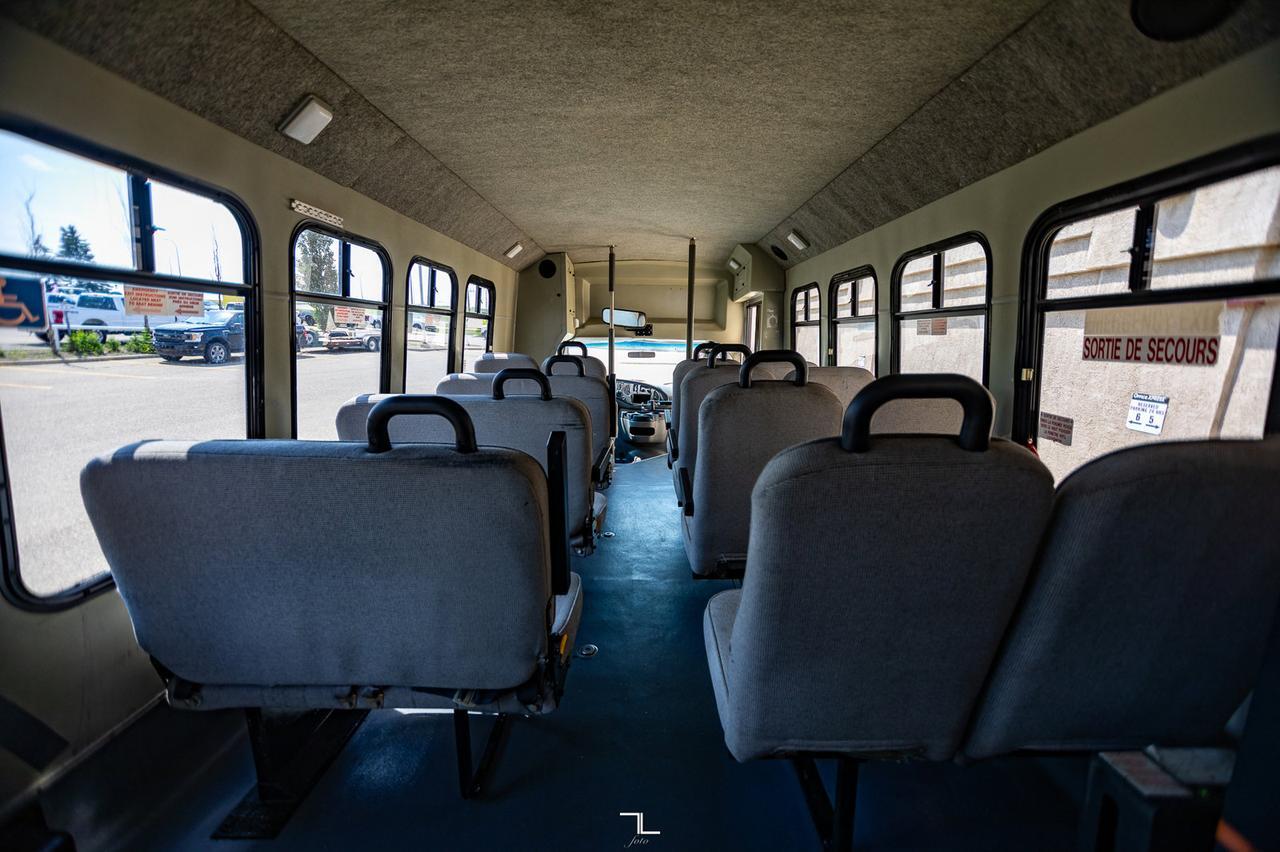 2006 Ford E-450 18 Passenger Wheelchair Lift Red Deer AB