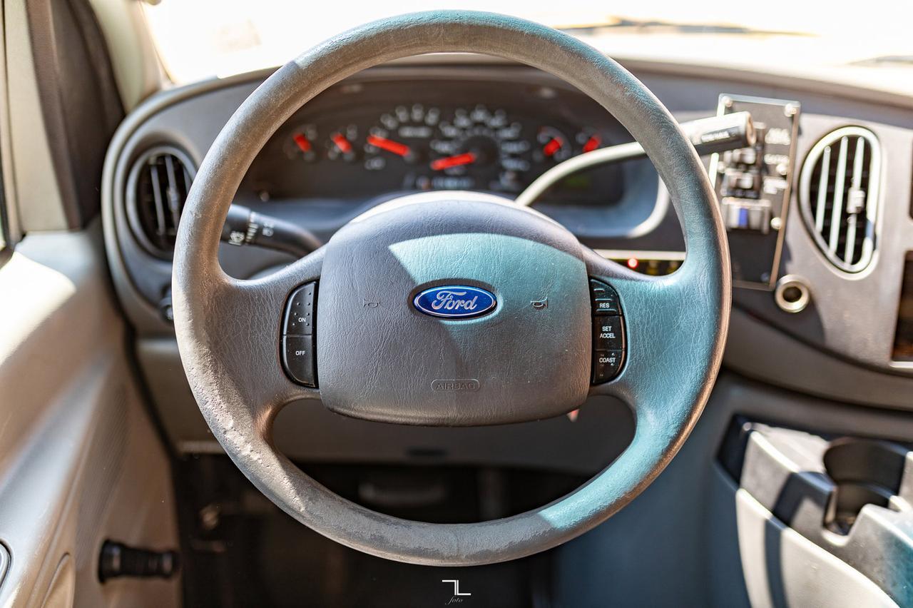 2006 Ford E-450 18 Passenger Wheelchair Lift Red Deer AB