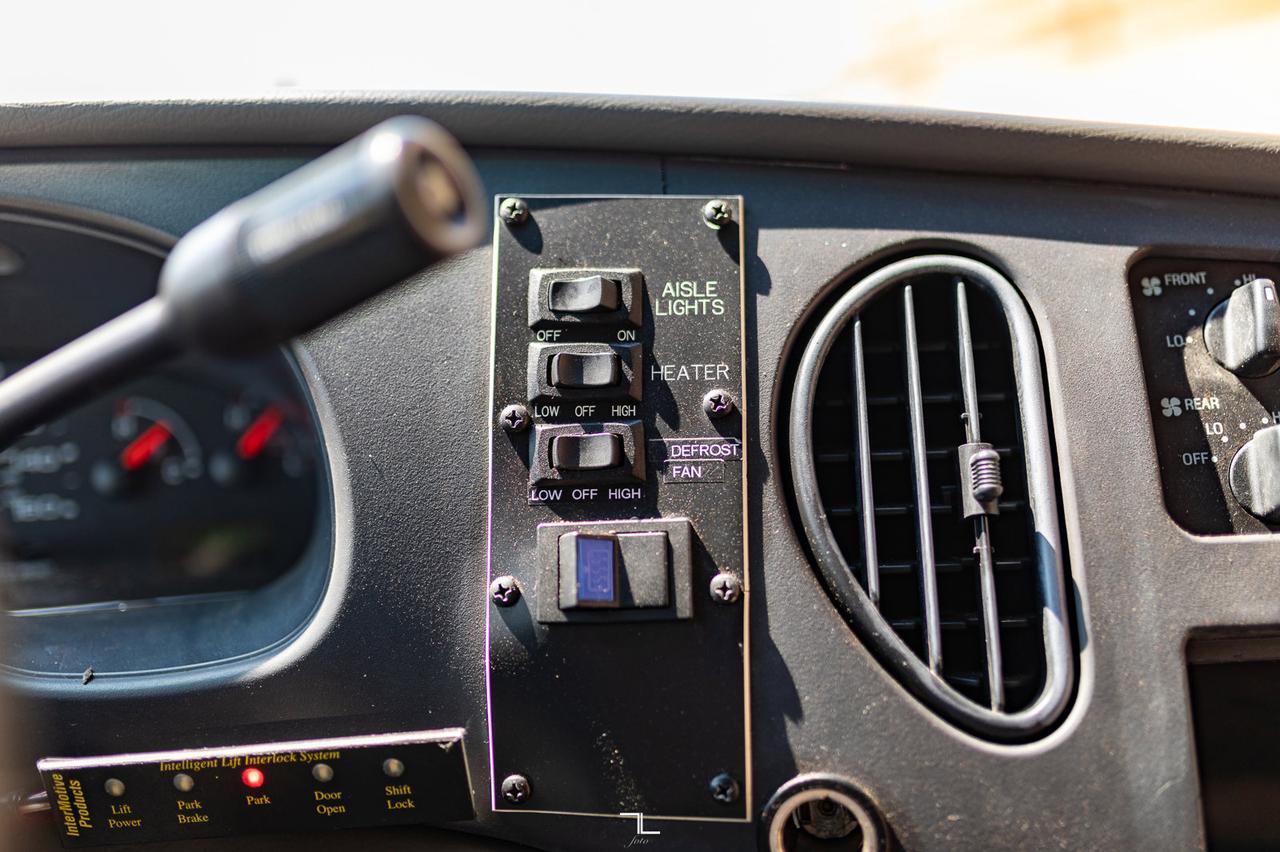 2006 Ford E-450 18 Passenger Wheelchair Lift Red Deer AB