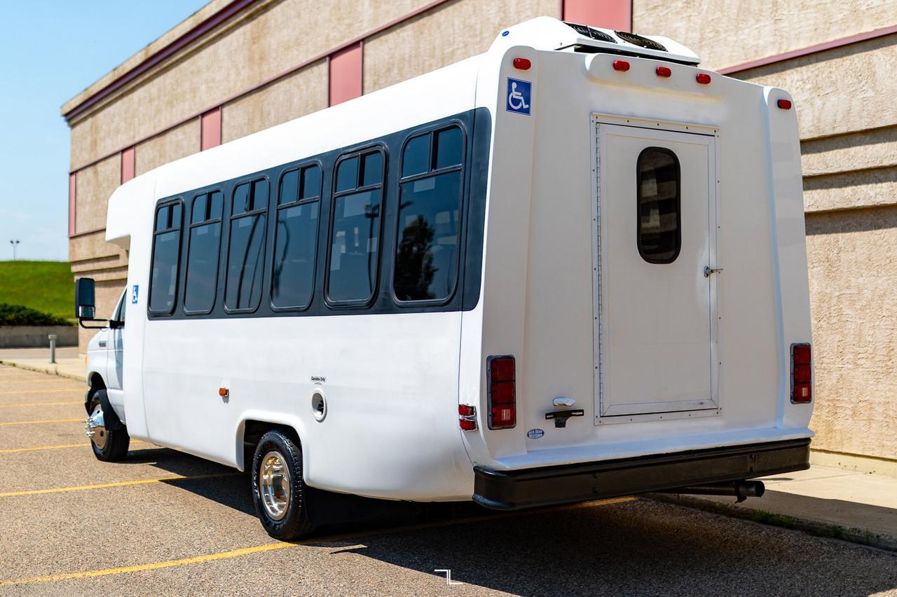 2006 Ford E-450 18 Passenger Wheelchair Lift Red Deer AB