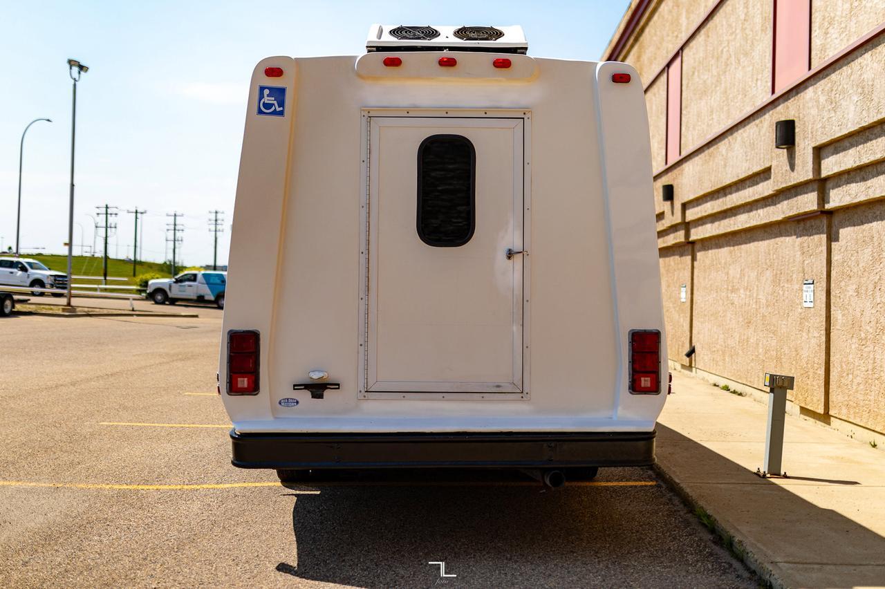 2006 Ford E-450 18 Passenger Wheelchair Lift Red Deer AB